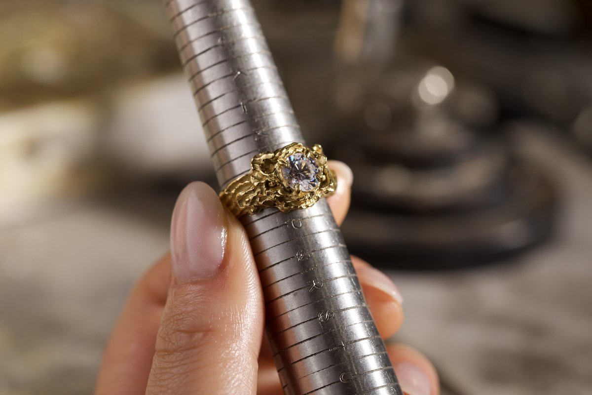 #LondonCraftWeek at Oxo Tower Wharf ❌

From jewellery to ceramics, leather goods to silks and textiles, and much more, Oxo Tower Wharf is a true destination for craft and design lovers.

Find our full programme here: bit.ly/4lEjOXT