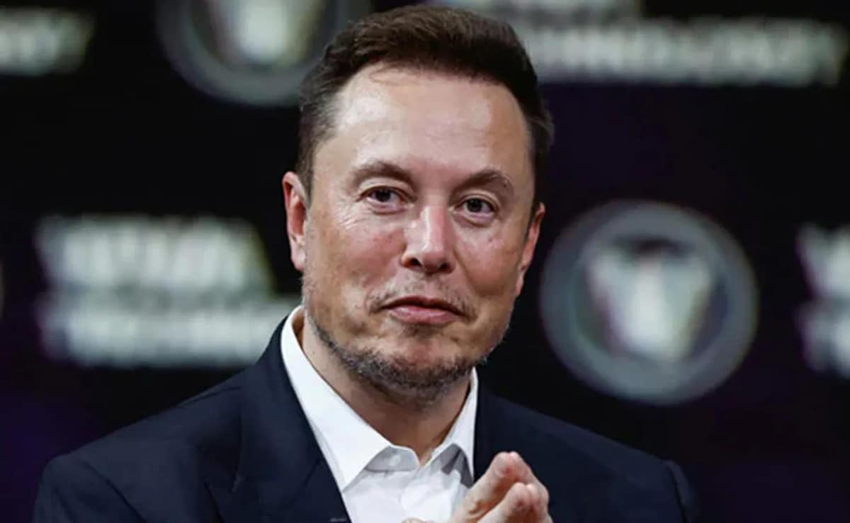 9400BCE's tweet image. I gotta call balls and strikes. Biggest loser of the year is Elon Musk. His companies lost over $600 billion in value and his reputation is ruined with half the country all for DOGE that ended up saving ZERO money and the Budget will be higher this year than last year