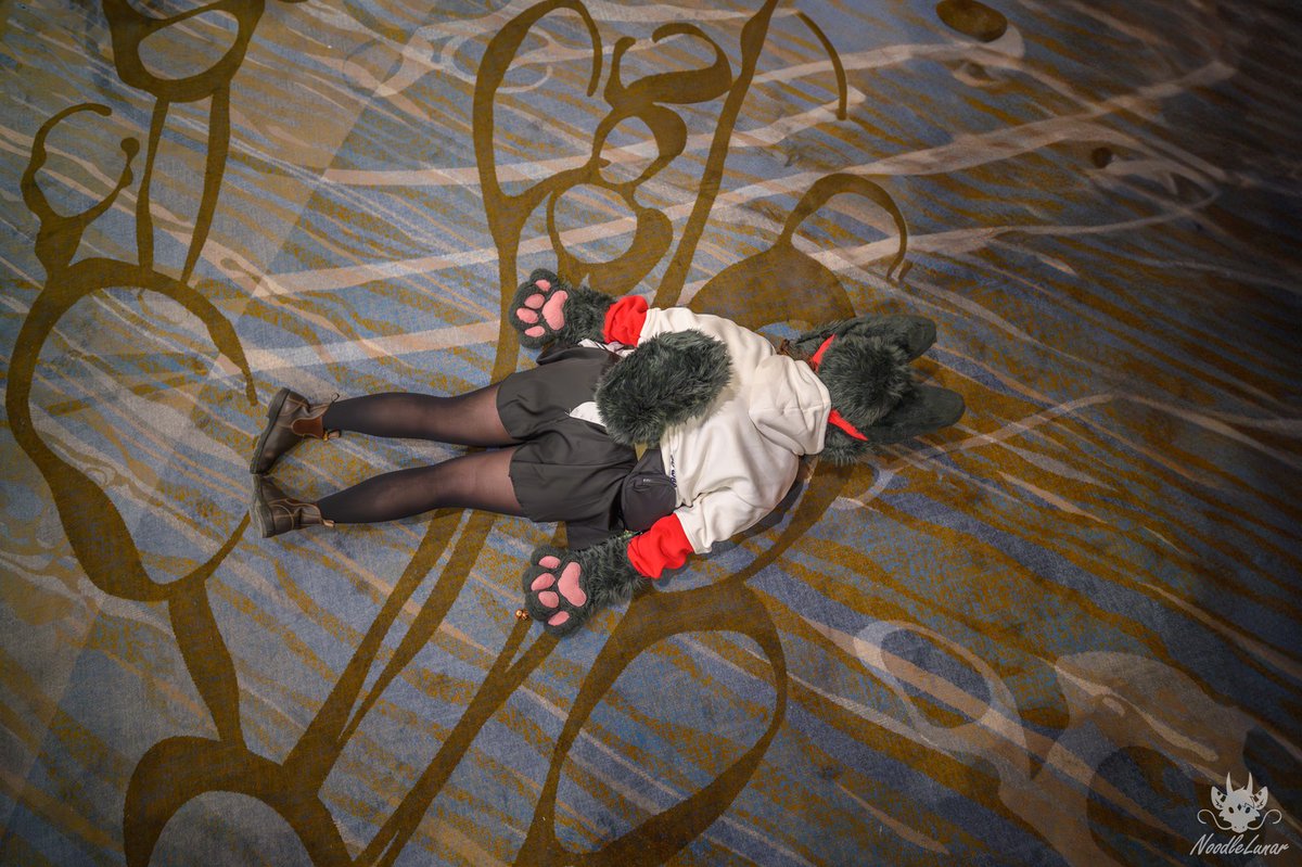 Got hit by the beam of instant eepyness this #fursuitfriday
🐺😴💤

I love how half my photos are either me being depicted as way smaller than I am or I'm just on the floor LOL

🐲📸: <a href="/NoodleLunar/">Lunar</a>