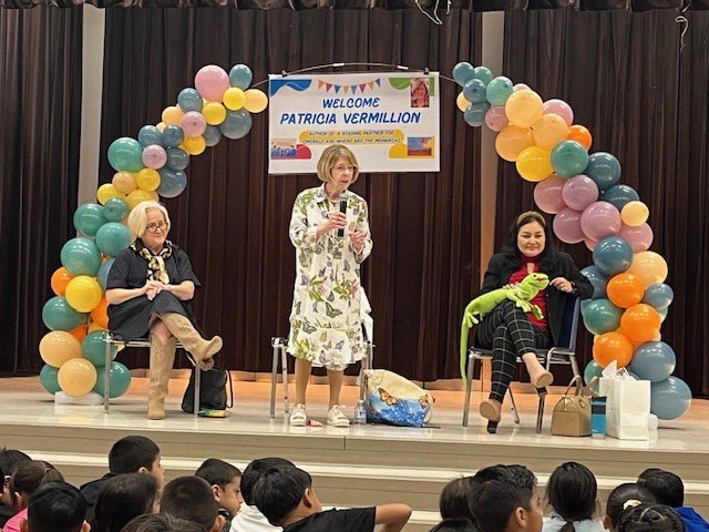 DISD_Libraries's tweet image. LMS and Moreno ES were thrilled to welcome author Patricia Vermillion for a very special visit! Students were captivated as she shared her book Where Are the Monarchs?
Even more exciting, she brought along two very special guests:
Illustrator Katherine Vermillion, and Translator…