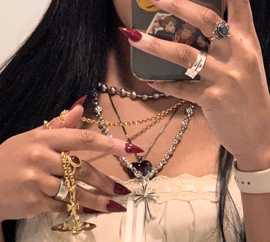 ser6phim's tweet photo. hi new oomfs im cibi or ciel, whichever ud like. i have a masters in snowcrowology &amp; am also very friendly ! https://t.co/TUPPSqrPpE