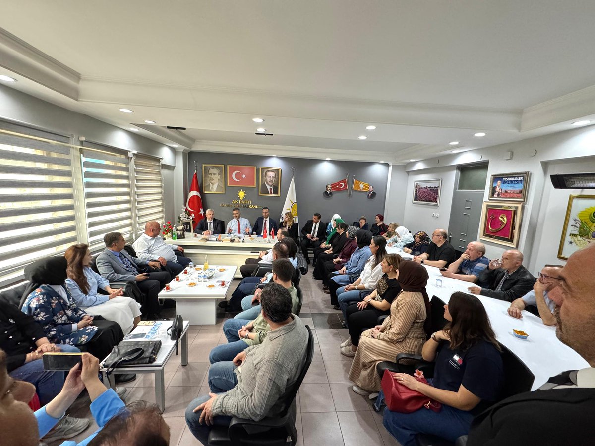 akparti_karesi's tweet photo. Bugün AK Parti Karesi İlçe Başkanlığı olarak, Aydın Milletvekilimiz ve Balıkesir Koordinatörümüz Sayın Ömer Özmen ile İl Başkanımız Sayın Mehmet Aydemir’i teşkilatımızda ağırlamaktan büyük onur ve memnuniyet duyduk.

Nazik ziyaretleri ve kıymetli istişareleri için teşekkür ediyor, birlik ve beraberlik içinde çalışmalarımıza kararlılıkla devam edeceğimizi vurgulamak istiyoruz.

#AKParti #Karesi #BirlikteBaşaracağız #TeşkilatBuluşması