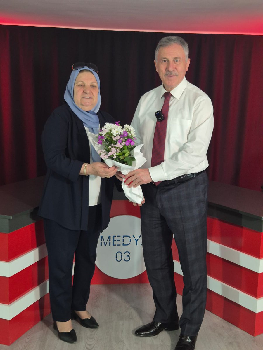 Afyonkarahisar Medya 03'de gündemi değerlendirdik. Gül Anneler Dernek Başkanı Halise Gül Saygı Hanımefendiye ve Medya 03 Kanal çalışanlarına nazik misafirperverlikleri için teşekkür ederiz.