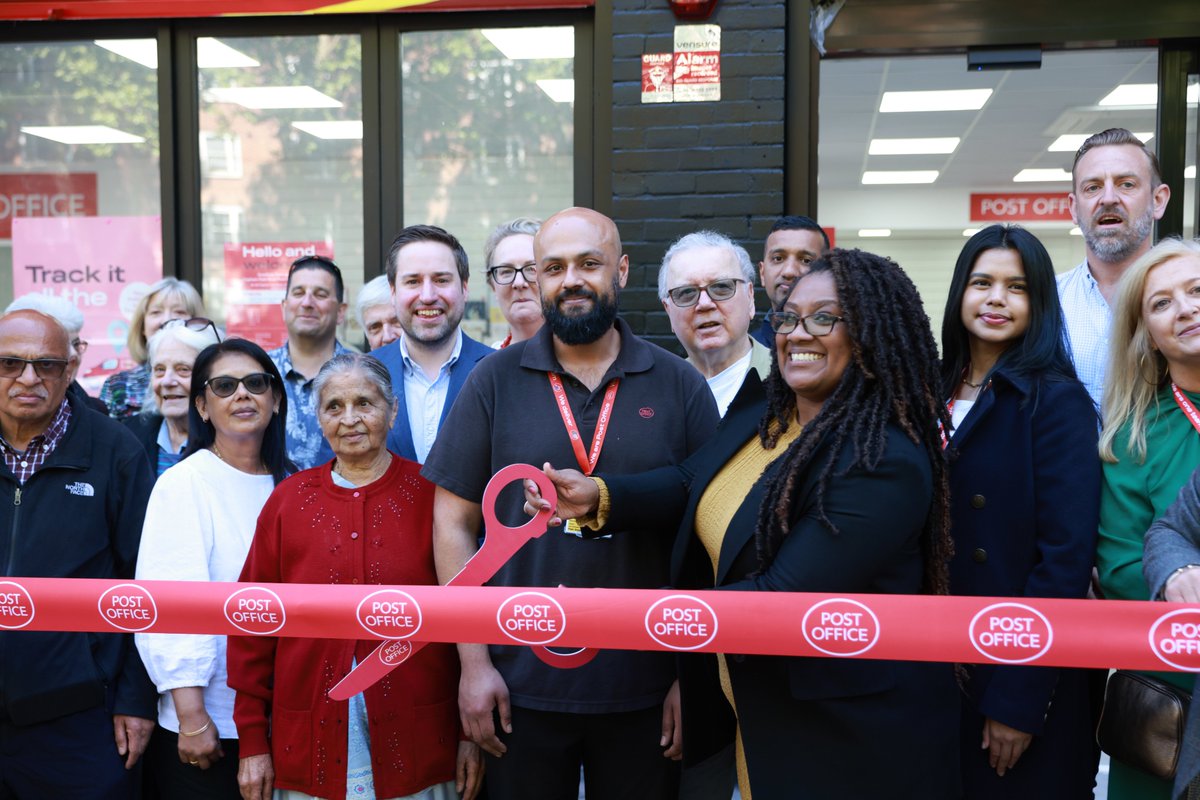 This afternoon, we celebrated the official opening of Clapham Park Post Office, which will provide a wide range of services to our community.

Thank you to everyone who campaigned to protect local postal services after last year's closure of Clapham Common Crown Post Office.