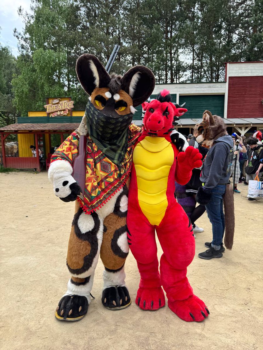One memory from this year #kraz2025. #FursuitFriday
🐉<a href="/athanaskhay/">Athanaskhay Farol</a>
🪡<a href="/WMW66Costumes/">WMW66 Costumes</a>