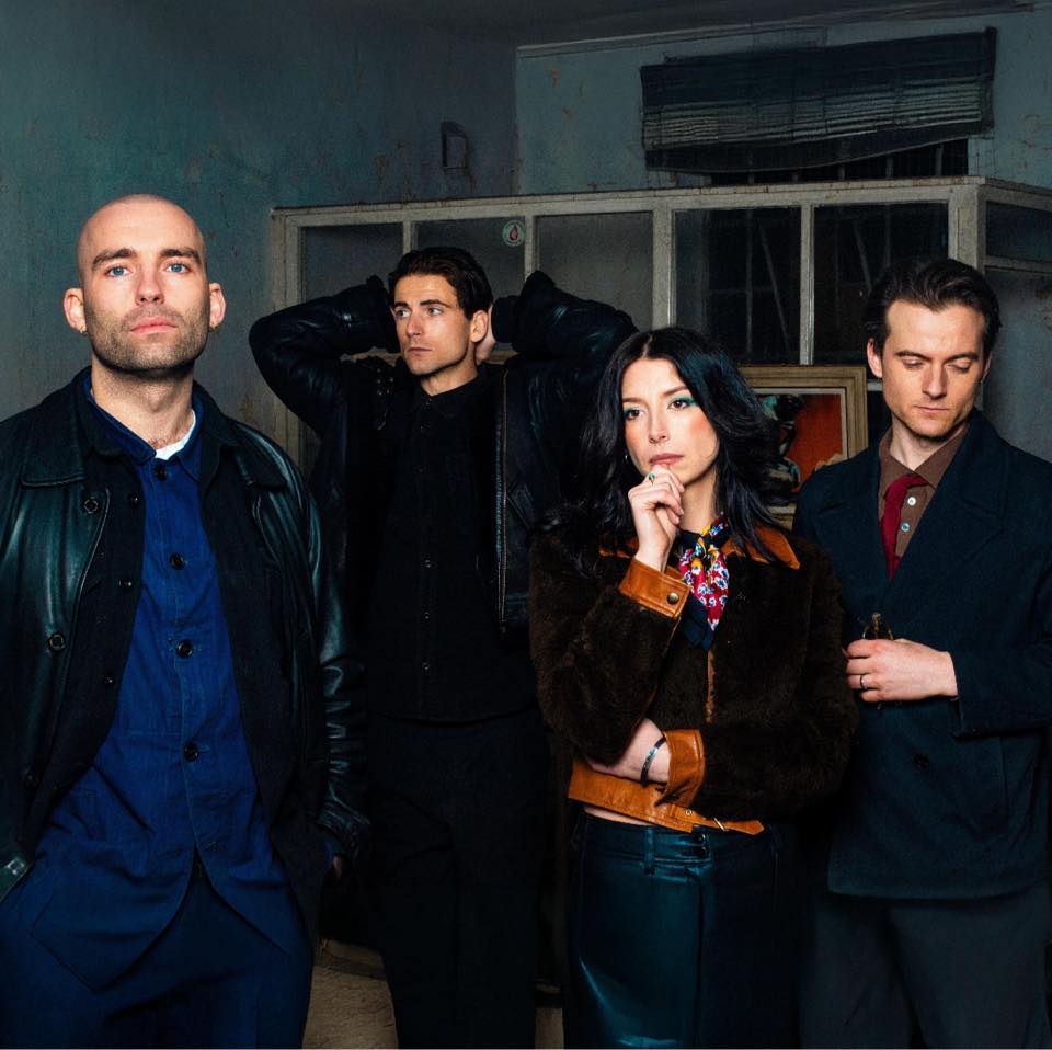 Revista The13th (@revistathe13th) on Twitter photo La banda de art-pop irlandesa <a href="/sodablonde/">Soda Blonde</a> estrena su video "Words" de su nuevo EP "People Pleaser" editado el 09 de mayo a través de Overbite Records.
#artpop #alternativepop
Puedes verlo en nuestro blog
revistathe13th.blogspot.com/2025/05/video-… La banda de art-pop irlandesa <a href="/sodablonde/">Soda Blonde</a> estrena su video "Words" de su nuevo EP "People Pleaser" editado el 09 de mayo a través de Overbite Records.
#artpop #alternativepop
Puedes verlo en nuestro blog
revistathe13th.blogspot.com/2025/05/video-…