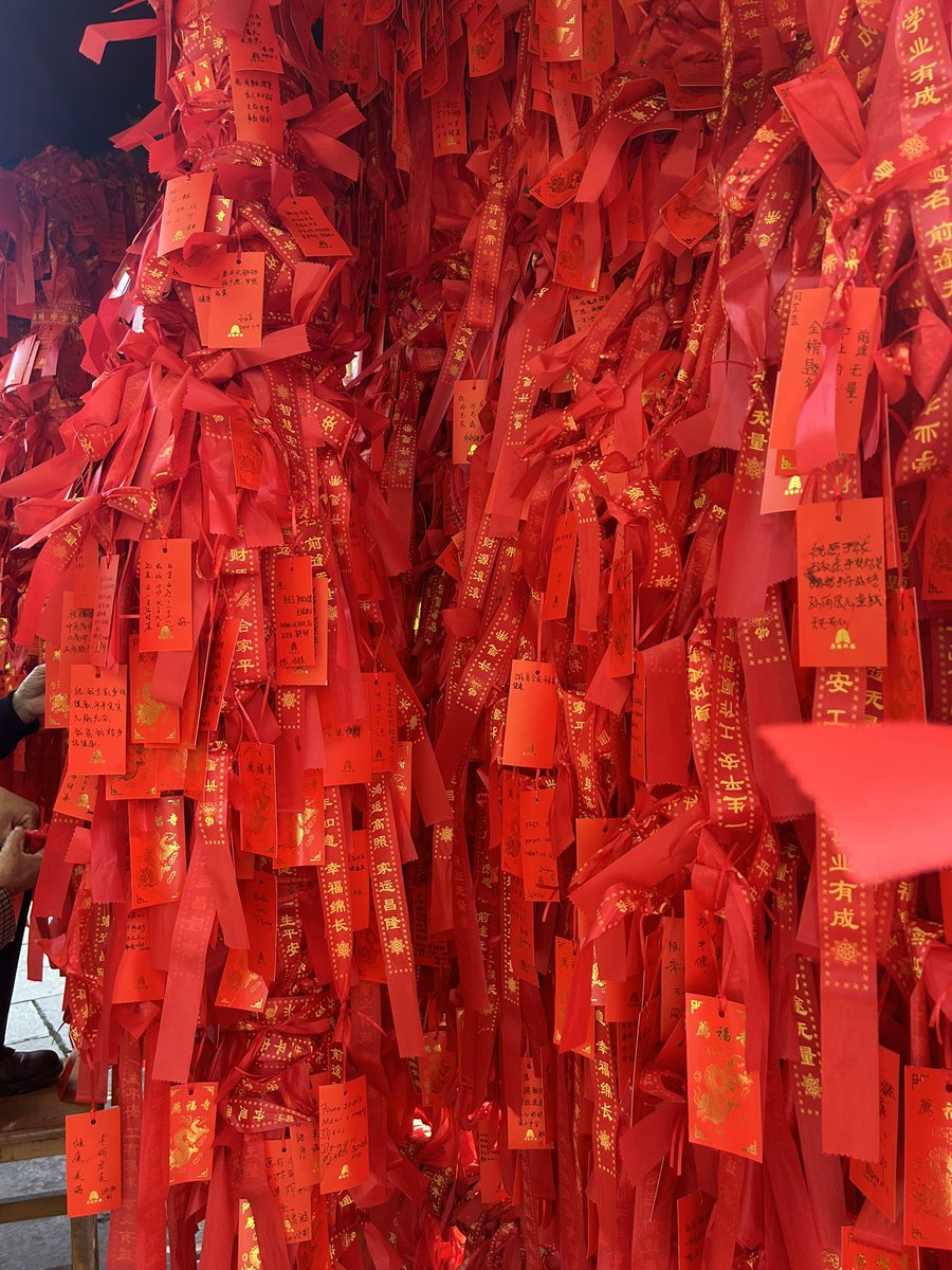 the_unicornsk's tweet photo. Llegar a china no es fácil pero salir tampoco~ ❤️🇨🇳
(Mi profe haciéndome el moñete en la última foto, adoramos)

#VidaEnChina #ChinaLife
#VivirEnElExtranjero
#AsiaDiaries #CultureShock
#Reflexiones #Mood https://t.co/KSxT1R1VXt
