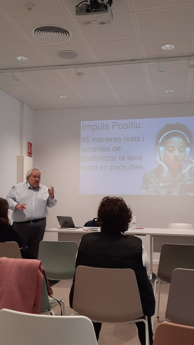 Biblioteca Comtat de Cerdanya (@bibliopuigcerda) on Twitter photo Ja hi som
Presentant el llibre d'Ivo Güell <a href="/IdeIConsultores/">Ivo Güell i Torné #Neuroventa #Mentoring</a> Impulso positivo Ja hi som
Presentant el llibre d'Ivo Güell <a href="/IdeIConsultores/">Ivo Güell i Torné #Neuroventa #Mentoring</a> Impulso positivo