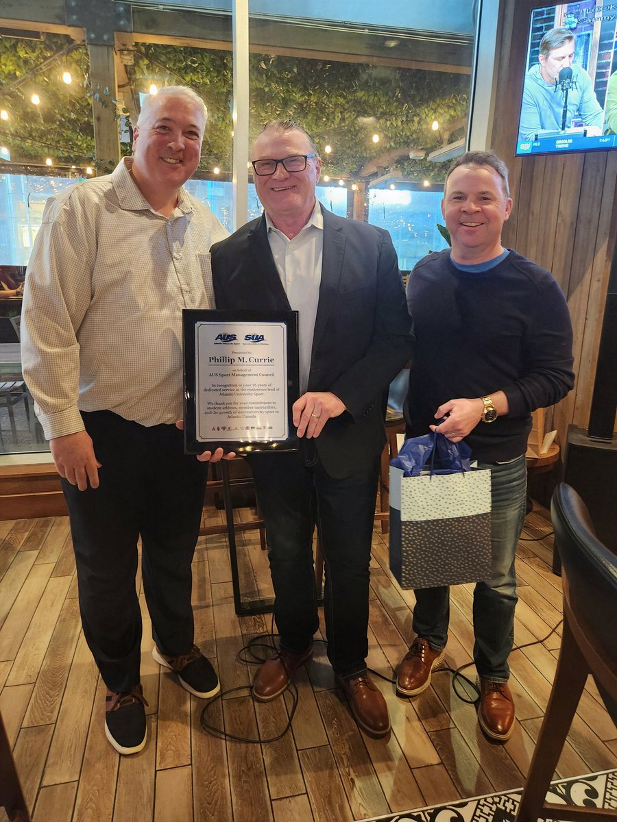 At our annual meetings held this week in Halifax, the AUS Sport Management Council had the opportunity to say thank you and farewell to our outgoing President and CEO Phil Currie after 26 years of dedicated leadership.

Thank you to everyone who joined us for this great sendoff.