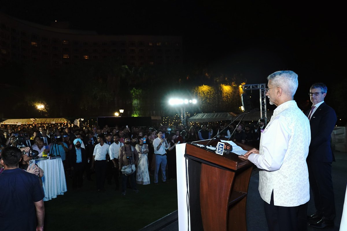 DrSJaishankar's tweet photo. Pleased to participate in Europe Day celebrations in New Delhi this evening. 

The 🇮🇳 🇪🇺 longstanding partnership continues to expand and prosper. As democratic polities, pluralistic societies and market economies, we are natural partners in each other’s progress.

🇮🇳 🇪🇺 https://t.co/ufApnDQjPt