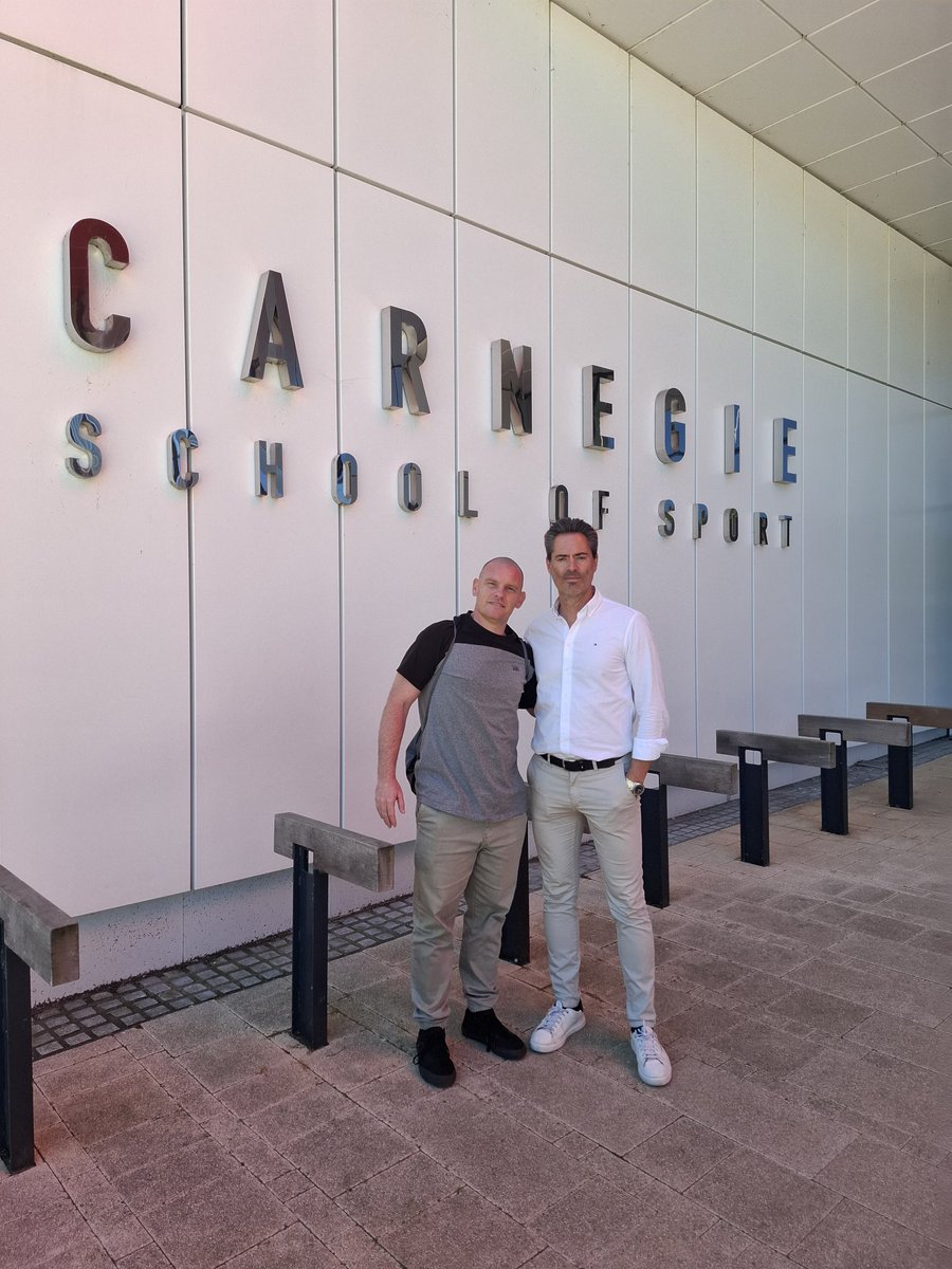 Meeting productivo en Leeds con #FITFOOTBALL con <a href="/Salva_ra_/">SALVA ROMERO</a>  <a href="/UCAM_CAFD/">UCAM Facultad de Deporte</a> <a href="/UCAM_OPRI/">UCAM_OPRI</a> para crear una web y una app para la preparación física en fútbol para entrenadores y jugadores