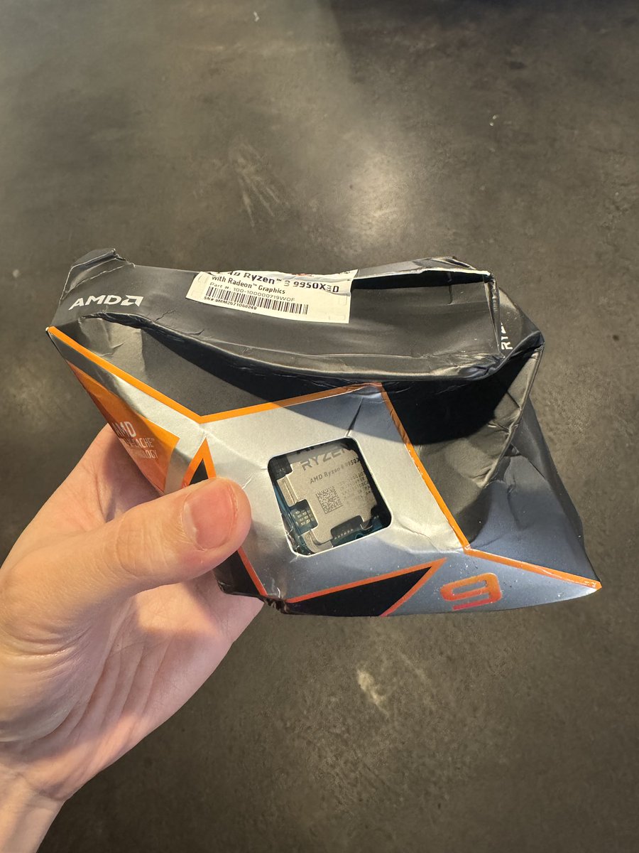 GetAtJayson's tweet photo. Hey @LinusTech thought you might want to see my how my new build is going. Pray for me 😭😭 https://t.co/k1ps6vKxJu