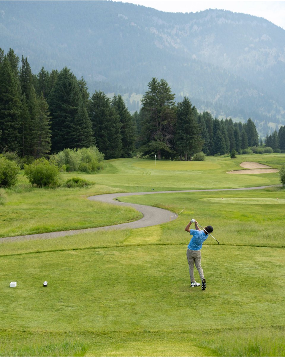 Early bird gets the best tee times (and the best deal). 🐦⛳ Unlimited Golf Pass prices increase May 15—don’t miss your shot and get your pass today!

bigskyresort.com/golf

📸 Charles Stemen