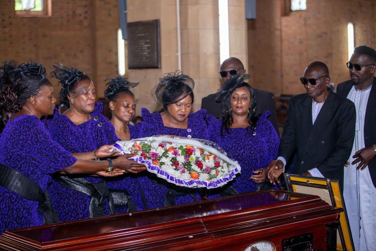 Nneetabye mu kusabira Nnaalinnya Gertrude Tebattagwabwe e Namirembe

Tusaba Katonda amuwummuze mirembe.

Gutusinze nnyo Ayi Beene.