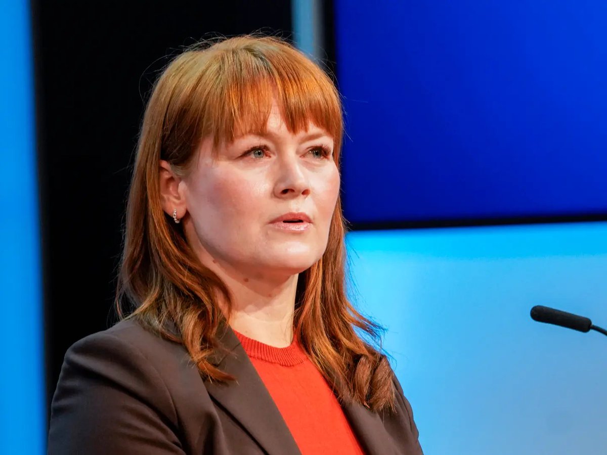 Når halve Norge er ferdig gruset - hva skal du gjøre da, <a href="/lonorge/">LO</a> nyvalgt LO-leder Kine Asper Visnes  ?

Starte opp bedrifter, så medlemmene dine har en jobb å gå til?

Hvorfor er konfrontasjon og konflikt - fiendebygging det du starter gjerningen med?