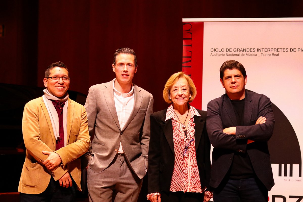 Javier Perianes (@perianespiano) on Twitter photo Ayer se presentó el Ciclo de Grandes Intérpretes 25/26 de la <a href="/FundScherzo/">Fundación Scherzo</a> y tendré el gusto de ser su primer artista residente. La primera actuación será el 20/01/26 en el Auditorio Nacional de Madrid y el 26/04/26 tocaré en el @teatro_real junto a <a href="/gustavogiimeno/">Gustavo Gimeno</a> y la <a href="/os_madrid/">OSM</a> Ayer se presentó el Ciclo de Grandes Intérpretes 25/26 de la <a href="/FundScherzo/">Fundación Scherzo</a> y tendré el gusto de ser su primer artista residente. La primera actuación será el 20/01/26 en el Auditorio Nacional de Madrid y el 26/04/26 tocaré en el @teatro_real junto a <a href="/gustavogiimeno/">Gustavo Gimeno</a> y la <a href="/os_madrid/">OSM</a>