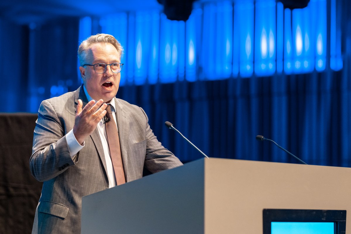 John C. Williams seðlabankastjóri seðlabankans í New York er einn af meginræðumönnunum á Reykjavík Economic Conference 2025. Ræða hans fjallaði um óvissu og kröftuga peningastefnu.

Ræðu Williams má nálgast hér: newyorkfed.org/newsevents/spe…