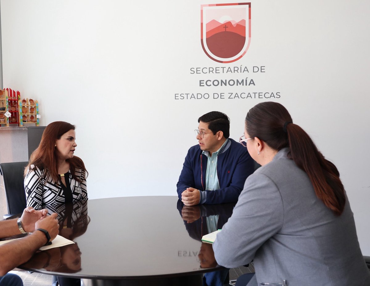 Esta mañana me reuní con mi amiga y compañera de gabinete, Susana Rodríguez, secretaria del Agua y Medio Ambiente. 

Dialogamos sobre el trabajo coordinado que llevamos a cabo para impulsar una minería responsable y el cuidado de nuestros recursos naturales,