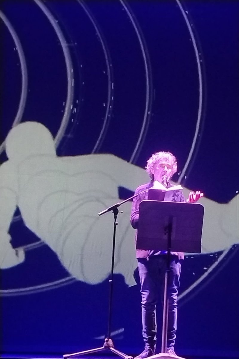 FabioWasserman's tweet photo. Ayer, leyendo poesías en el Teatro Colón de Bogotá, en el 33 Festival Internacional de Poesía de Bogotá. https://t.co/aiy2rV5CFA