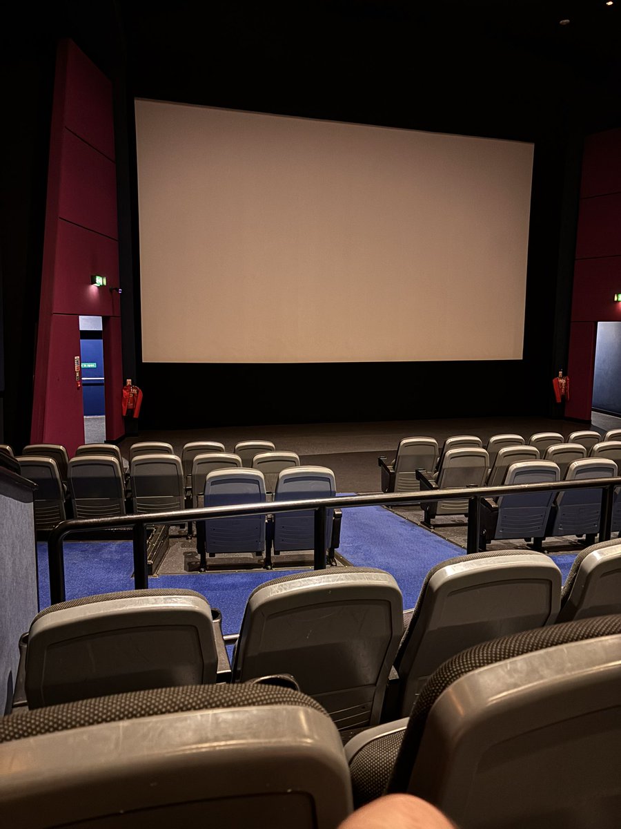 Waiting to see 5 hours worth of final destination, the first one and the brand new one I’m sooo excited 🙌🙌🙌🙌 #FinalDestinationBloodlines