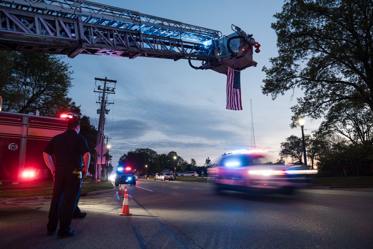 CityofUAPolice's tweet photo. We were honored to have the 2025 Cruiser Caravan pass through #UpperArlington this week as part of the @LightOhio campaign. ๐ ๐ We remember those lost in the line of duty and honor all who serve across Ohio. #LightOhioBlue #LawEnforcement #UAPD #WeRemember https://t.co/MRyqPE545W