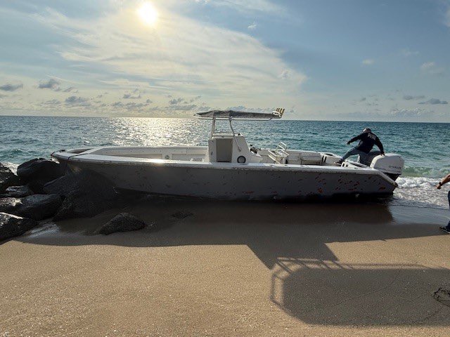 Earlier today, U.S. Border Patrol agents &amp; partner agencies responded to a maritime smuggling event that made landfall near the Breakers Resort in Palm Beach, FL. Agents arrested 10 illegal aliens (1 Bahamian, 2 Romanians, 2 Ecuadorians, 5 Dominicans), who will be deported. The
