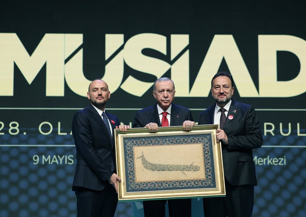 AHMET ŞEYHBEDRETTİN🇹🇷 (@ahmetehbedrett1) on Twitter photo Liderlik bir bayrak yarışıdır.
Tevazusu ile gönüllere iz bırakan kıymetli Genel Başkanımız <a href="/MahmutAsmali/">Mahmut Asmalı</a> ’ya teşekkür ediyor, Emaneti devralan Muhterem Genel Başkanımız <a href="/BurhanOzdemirTR/">Burhan Özdemir</a> görevinde başarılar diliyoruz. Genel kurulumuz camiamıza hayırlı olsun
Rabbim muvaffak etsin. Liderlik bir bayrak yarışıdır.
Tevazusu ile gönüllere iz bırakan kıymetli Genel Başkanımız <a href="/MahmutAsmali/">Mahmut Asmalı</a> ’ya teşekkür ediyor, Emaneti devralan Muhterem Genel Başkanımız <a href="/BurhanOzdemirTR/">Burhan Özdemir</a> görevinde başarılar diliyoruz. Genel kurulumuz camiamıza hayırlı olsun
Rabbim muvaffak etsin.