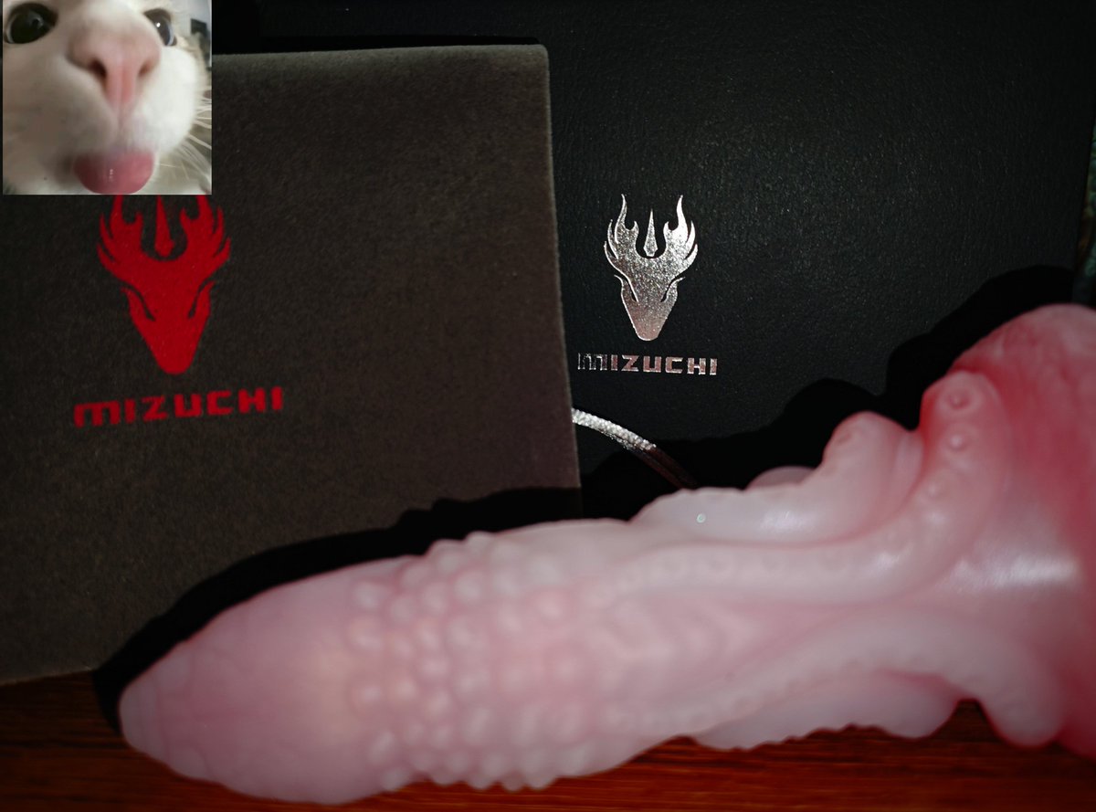 <a href="/JWfantasy/">Mizuchi蛟王定制(官方)</a>  蛟王的牛牛，s码的，粉粉好可爱🤤🤤还是渐变粉🤤🤤手感超棒，凸起的设计很人性化😋懂得都懂🥵🥵，对了，不得不提一嘴，这个包装真的好有逼格，磁吸盒子+绒毛收纳袋
#四爱