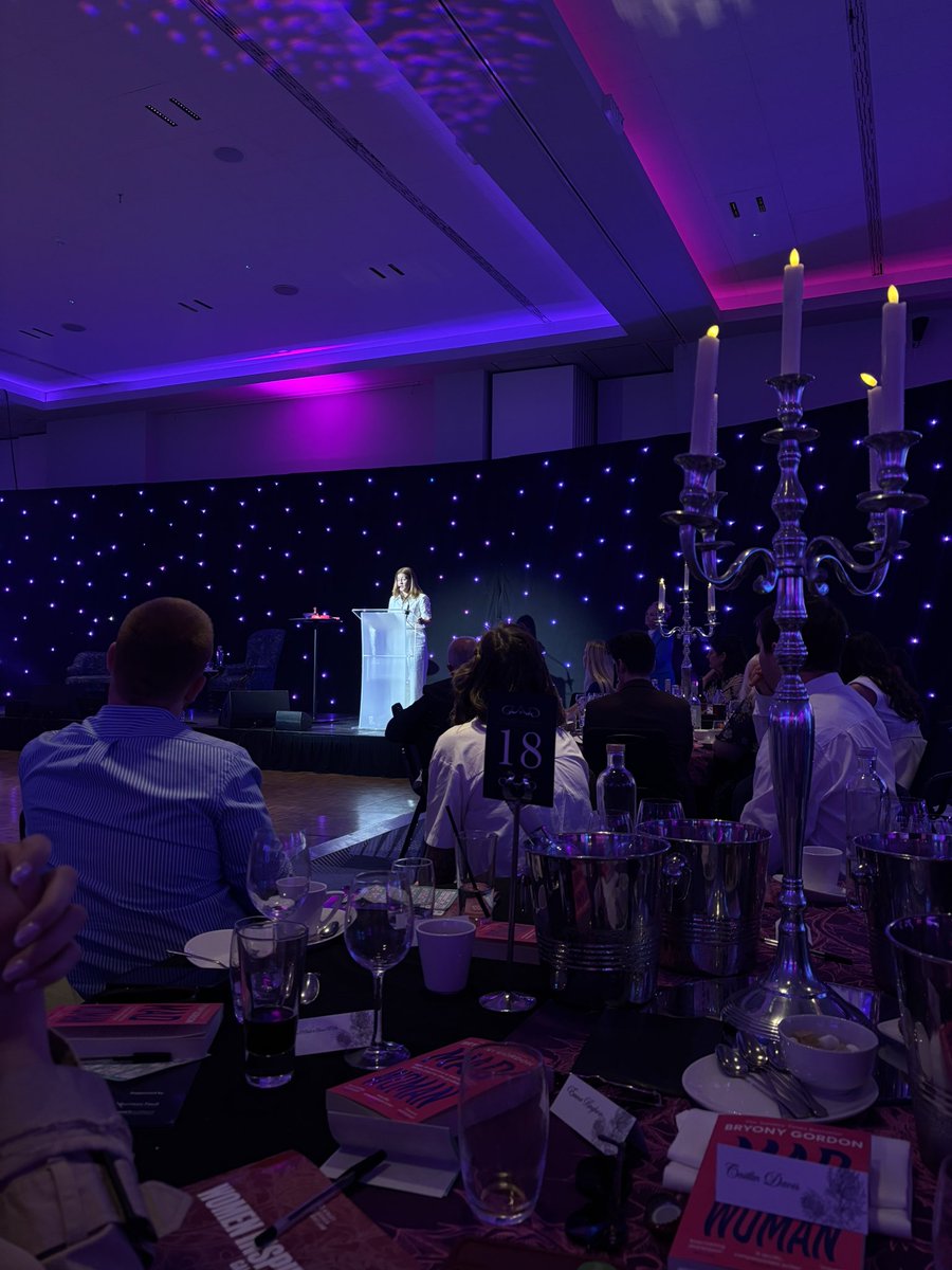 Miss Davis tweet media