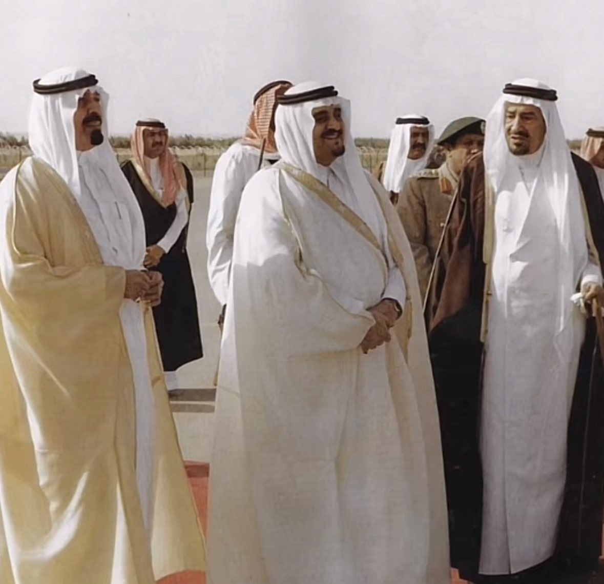 لقطة تحمل في تفاصيلها عبق الماضي وشموخ تاريخنا، ملوك وحكام رسموا مجد الوطن، وقفوا بثبات ليكتبوا التاريخ.

رحمهم الله تعالى