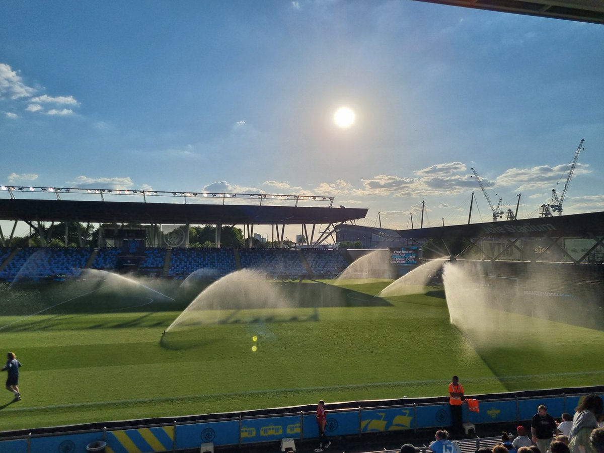 Joe Bray (@_joebray) on Twitter photo U21 derby in the sun for a place in the PL2 final.
Updates over at <a href="/ManCityMEN/">Manchester City News</a>.
#mcfc #mufc U21 derby in the sun for a place in the PL2 final.
Updates over at <a href="/ManCityMEN/">Manchester City News</a>.
#mcfc #mufc