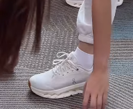 Tayag shoes ni Aiah para gym oy (one of my dream shoes btw) ON Cloudtilt x Loewe HAHAHAHA 30-45k 💀