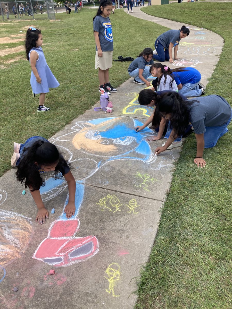 We are having a great time outside with our friends ⁦<a href="/townleytorches/">TownleyTorchlighters</a>⁩