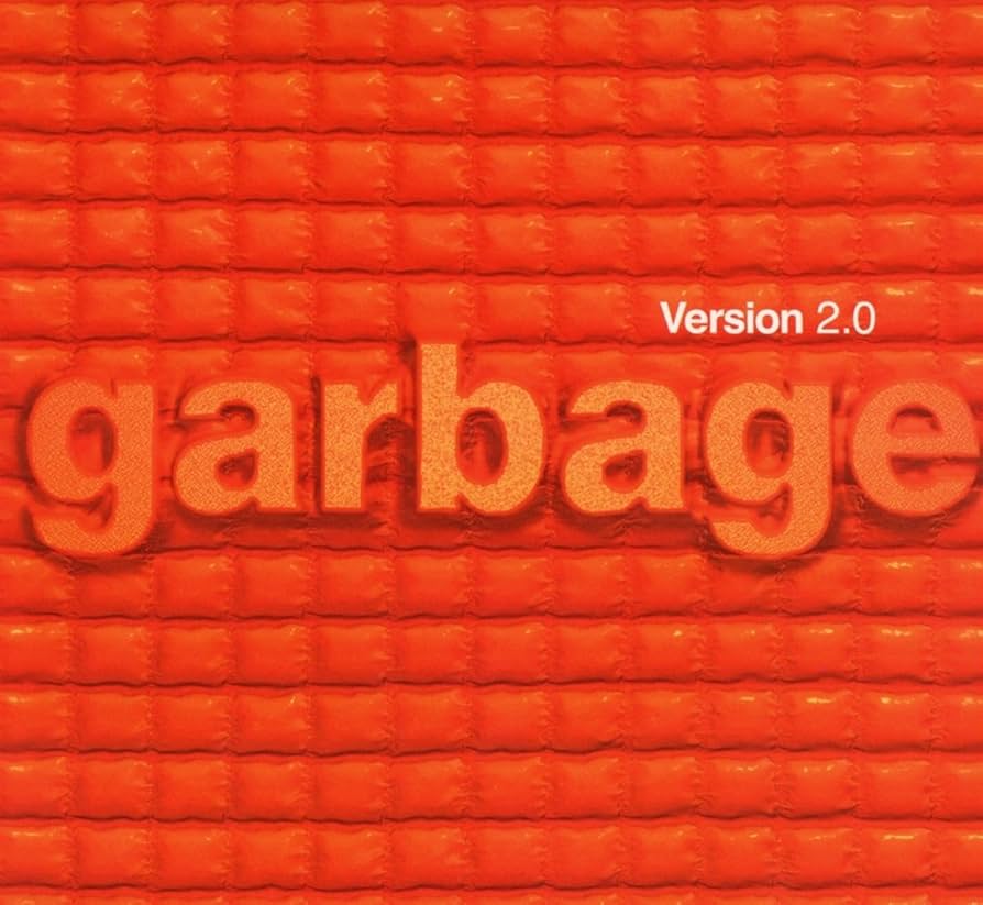 RollingStoneFra's tweet image. ÉPHÉMÉRIDE : le 11 mai 1998, @garbage sortait Version 2.0, album culte dans lequel on retrouve notamment les classiques "Push It" et "I Think I'm Paranoid".
La chanteuse Shirley Manson évoque l'enregistrement : rollingstone.fr/interview-shir…
#garbage #Version20 #shirleymanson