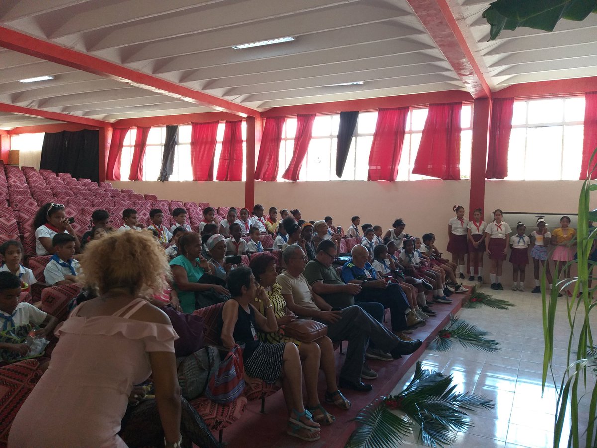 eptstgo's tweet image. Celebran los trabajadores de la #eptstgo gala homenaje por el día de las madres. FELICIDADES A TODAS LAS MADRES TRANSPORTISTAS