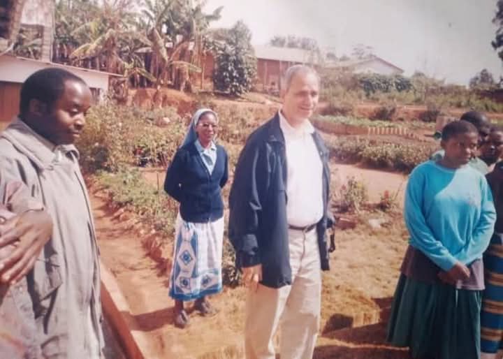PolycarpMDM's tweet photo. Papa Leo wa XIV alipotembelea parokia ya Wino Songea 2003 Tanzania https://t.co/9ZVxG9wMUf