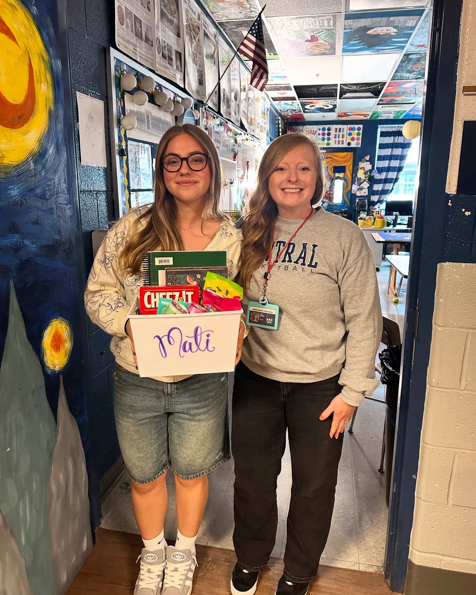 Special post for my “adopted Senior” Mati 💕 She is an exchange student from Italy that I had in Art 1 this year! 🇮🇹✨🇺🇸