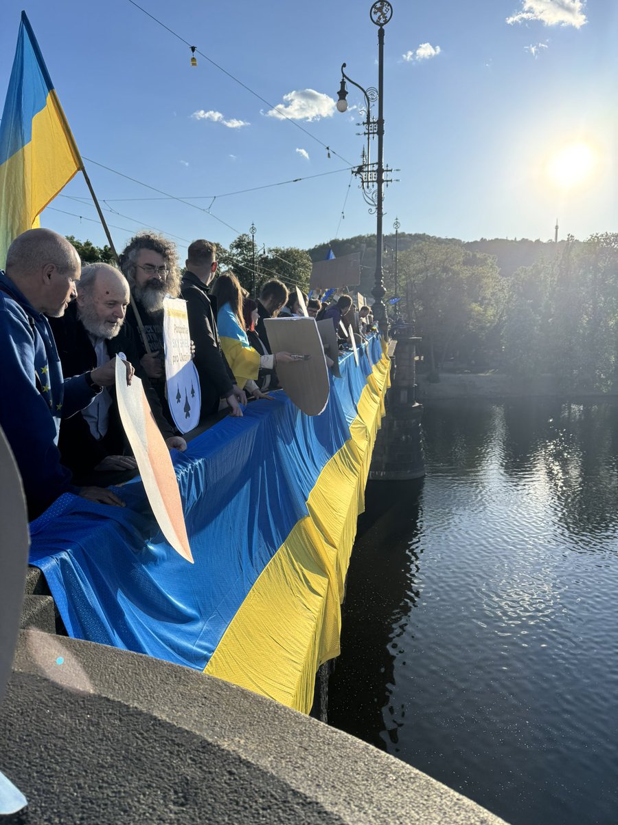 Rusko posílá rakety, Evropa posílá obavy. Zatímco Ukrajinci umírají, svět přemýšlí. Nestačí! Chraňme nebe nad Ukrajinou – podpořme #SkyShield for Ukraine. Protože životy &gt; sliby. #StandWithUkraine