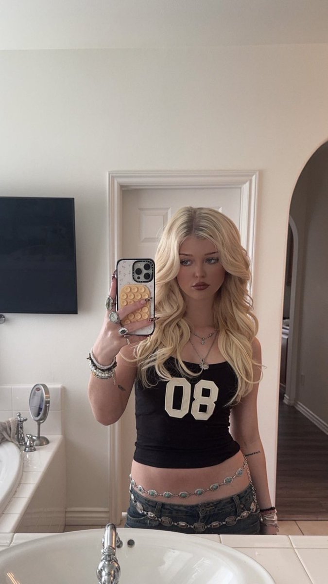 LorenG0D's tweet photo. you can’t resist anymore , I’m to hot for you🖤 https://t.co/bpGoveIP37