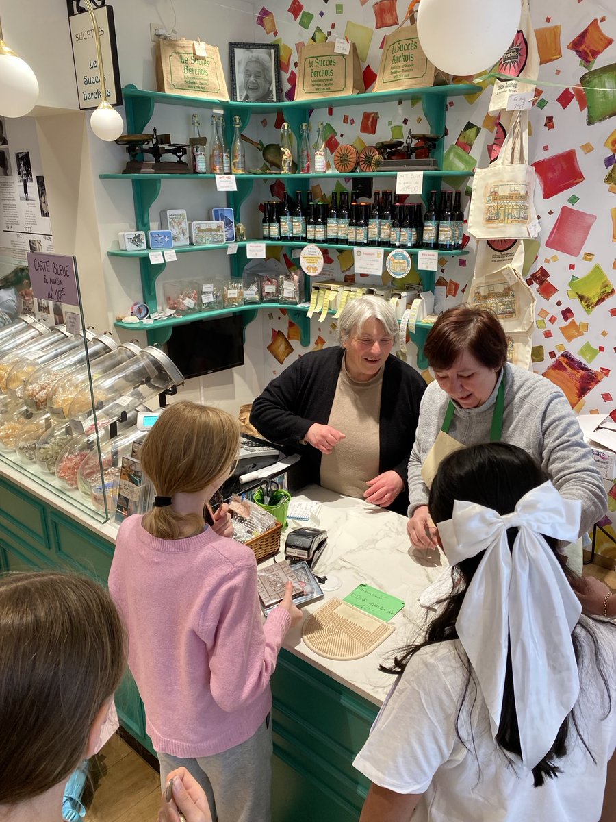 BGS_MFL's tweet photo. #BGSYear7 #BGSFrench #BGSOpalCoastTrip #LoveFrench Nous avons vraiment adoré la visite du magasin de bonbons 🍭🍬Le succès Berckois. https://t.co/GAzSUTGJNA