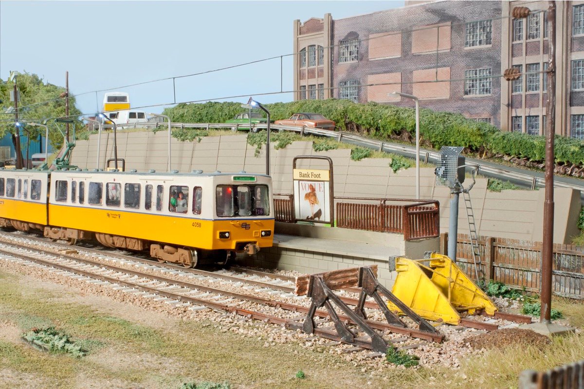 EMGauge's tweet photo. A bit of 1980s NE suburbia is in Bracknell this weekend for expoEM Spring - "Roundtrees Sidings" is based on Fawdon on the Tyne &amp; Wear Metro

Come and see it along with 11 other layouts ℹ️ on our website through the bio

From 10am
🎟️ £11
Free parking

#expoEM 📷 S Flint @east_em https://t.co/iTf4dNoYz9