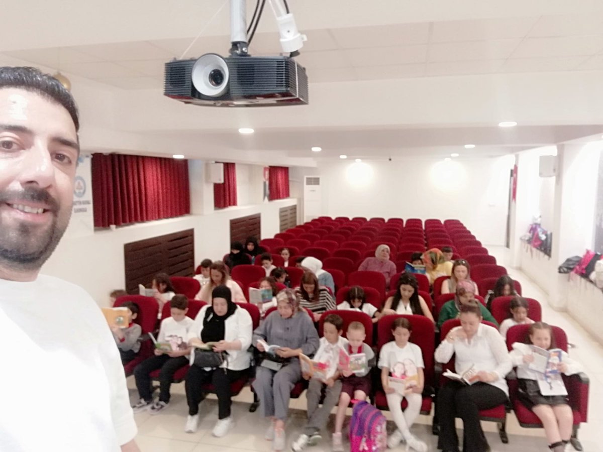 KayaliBahattin's tweet photo. "Okuryazar" projesi kapsamında öğrencilerimiz ve velilerimizle okuma alışkanlığının kazandırılmasına, eleştirel düşünme becerilerinin geliştirilmesine katkı sunmak için bizde varız..
#OkuryazarGaziantep
@tcmeb @Yusuf__Tekin @kemalcebervali @erdalkilinc27
@sahinbeymem @eyupgunes27 https://t.co/TqHjjVZi8I