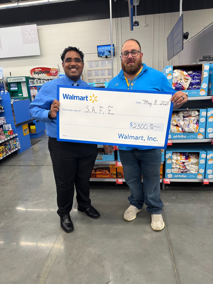 ServeAtRiskFam's tweet image. Special thanks go out to Walmart Neighborhood Market #4443 and the store manager, Adam, for supporting our Youth Violence Intervention Program. We are truly grateful for your support. @Walmart