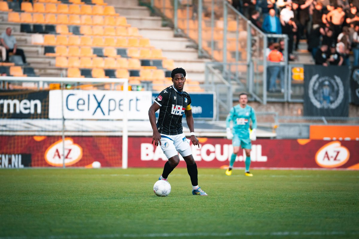 FCEindhoven's tweet photo. ππππ Collin Seedorf voor FC Eindhoven! Een echte Blauwwitter! ππ
#rodFCE #FCEindhoven https://t.co/vpvzvdht6G