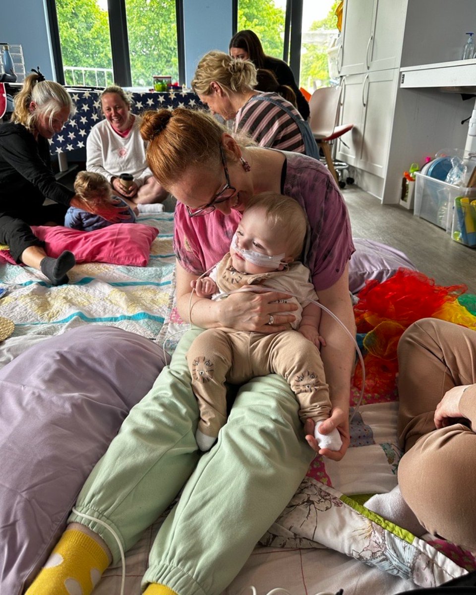 Here’s baby Bowden enjoying a movement session yesterday with Esther from InVisible Dances! 💚 

We had a full house at Baby Stay ‘N’ Play and it was pure joy to see everyone having fun and expressing themselves through music, sensory play and movement 🥰

#ChildrensHospice