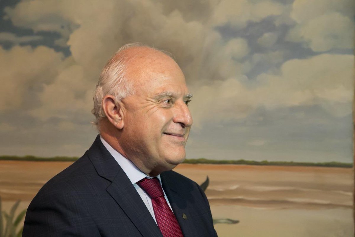 Hay personas que te cambian la vida y hay otras que cambian la historia.
Difícil encontrar las dos cosas en la misma persona.
Cuatro años sin #Miguel parecen una eternidad y sin embargo son apenas un instante.
No queda otra que seguir avanzando.
Tal como él lo hubiera dicho…