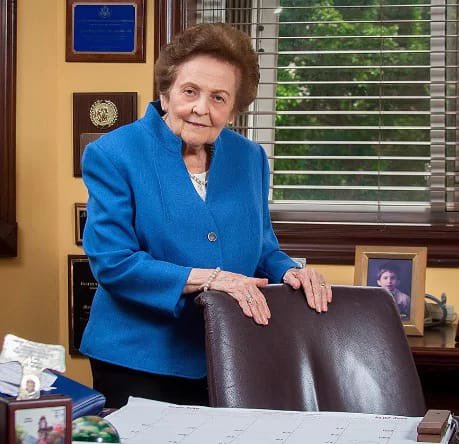 Mi corazón está conturbado y la tristeza lo abate ante la partida a la casa del padre de Doña Mary Pérez Marranzini, una filántropa, una gran amiga, inolvidable, una mujer excepcional, una gran dominicana de alma generosa que desbordaba misericordia. Descanse en Paz