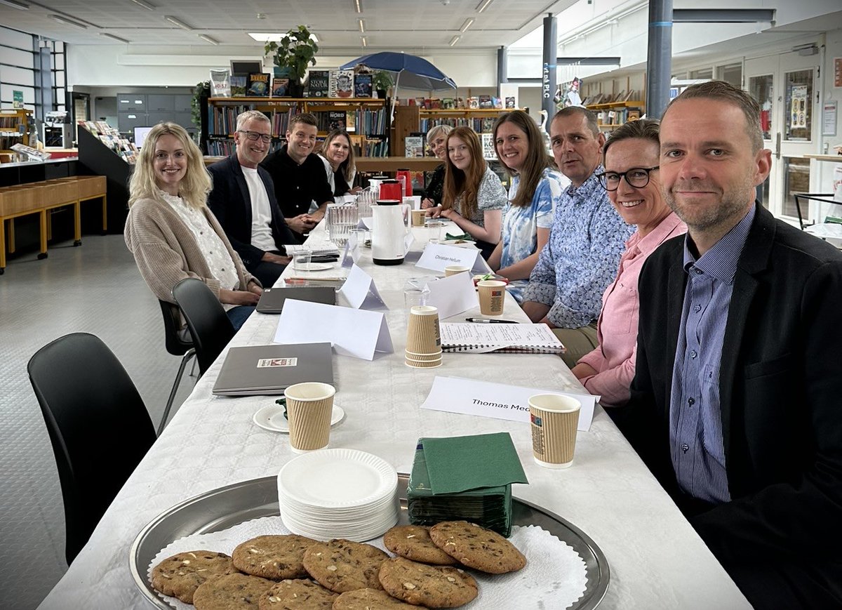 Andreas Rasch (@andrrugh) on Twitter photo Mange tak for invitation til rundbordssamtale på Katrinebjergskolen, hvor vi drøftede inkluderende indsatser, behov for uddannelsesindsatser og forældresamarbejde. #dkpol #uddpol <a href="/UVM_dk/">Børne- og Undervisningsministeriet</a> <a href="/DanskeProf/">Danske Professionshøjskoler</a> <a href="/dlforg/">Danmarks Lærerforening</a> <a href="/dselever/">Danske Skoleelever</a> Mange tak for invitation til rundbordssamtale på Katrinebjergskolen, hvor vi drøftede inkluderende indsatser, behov for uddannelsesindsatser og forældresamarbejde. #dkpol #uddpol <a href="/UVM_dk/">Børne- og Undervisningsministeriet</a> <a href="/DanskeProf/">Danske Professionshøjskoler</a> <a href="/dlforg/">Danmarks Lærerforening</a> <a href="/dselever/">Danske Skoleelever</a>