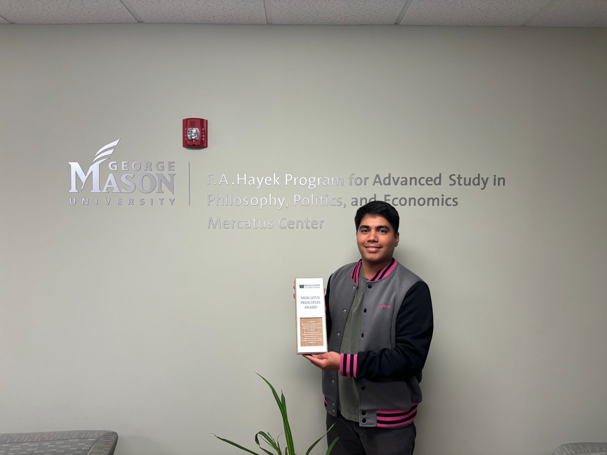 Mercatus Center (@mercatus) on Twitter photo 🎉 Big congrats to <a href="/OswaldoSilvaM/">Oswaldo Silva</a>, winner of the peer-nominated Mercatus Principles Award! 🎉
Oswaldo’s dedication, quality work, and embodiment of our core values make a real impact, often behind the scenes. We're proud to celebrate this well-earned recognition! 🎉 Big congrats to <a href="/OswaldoSilvaM/">Oswaldo Silva</a>, winner of the peer-nominated Mercatus Principles Award! 🎉
Oswaldo’s dedication, quality work, and embodiment of our core values make a real impact, often behind the scenes. We're proud to celebrate this well-earned recognition!