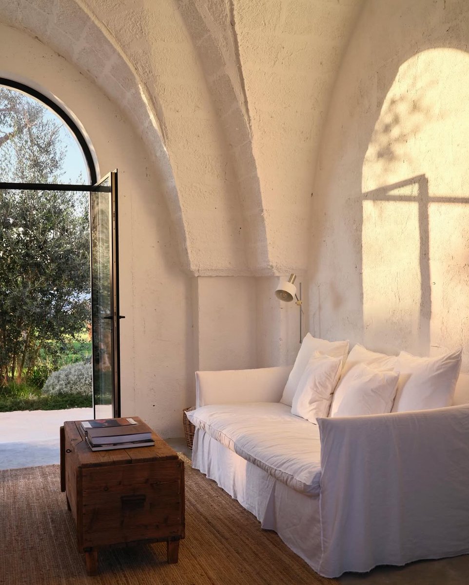 Golden light, quiet mornings in the Mediterranean 💫